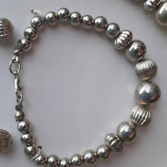 Silver colored Ball Necklace bracket and earring set comes with 3in extender - Picture 3 of 4